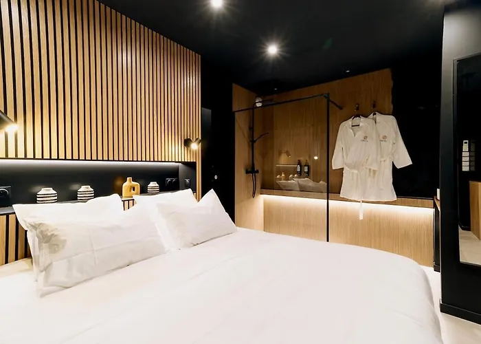 Oraya - Private Movie Theater & - * Caux