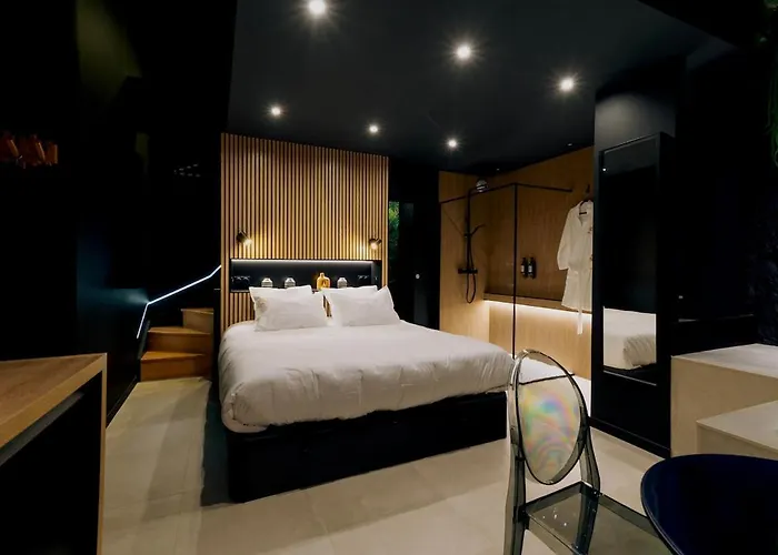 Oraya - Private Movie Theater & - * Caux