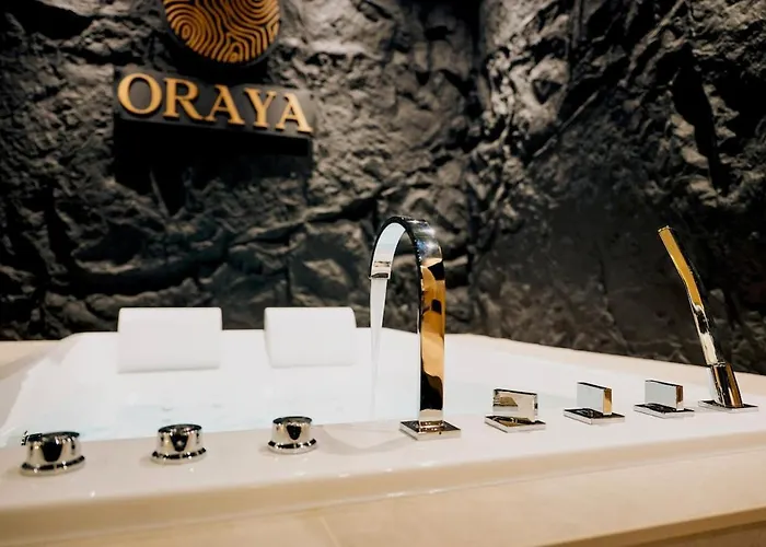 Oraya - Private Movie Theater & - *